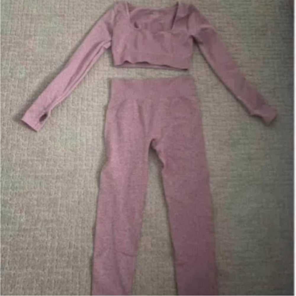Pink/Red Ribbed Two-Piece Activewear Set with Crop Top and Leggings Excellent